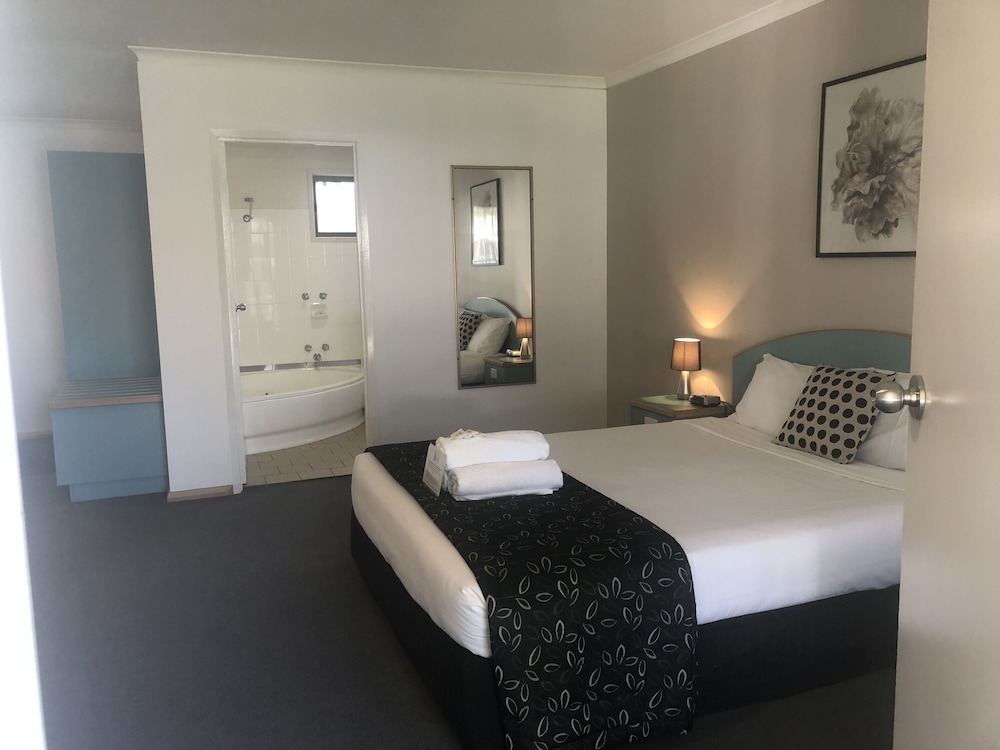 Capricorn Motor Inn 17/55