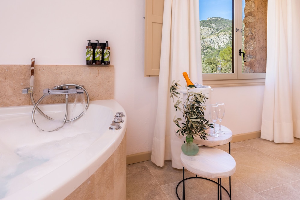 FINCA HOTEL ALBELLONS PARC NATURAL 67/70
