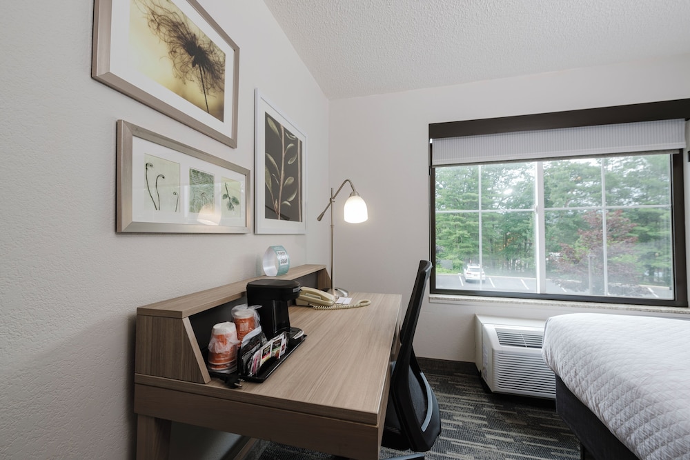 غرفة بسرير كينج، Country Inn & Suites by Radisson, Queensbury - Lake George 2/3