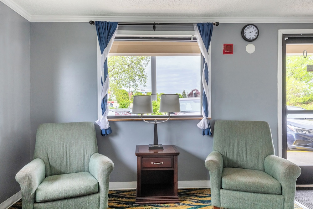 Super Inn by OYO Lansing MI 22/28
