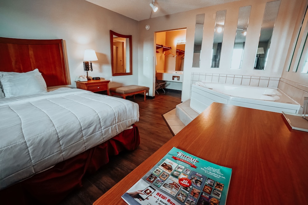 Lamplighter Inn Suites North 2/25