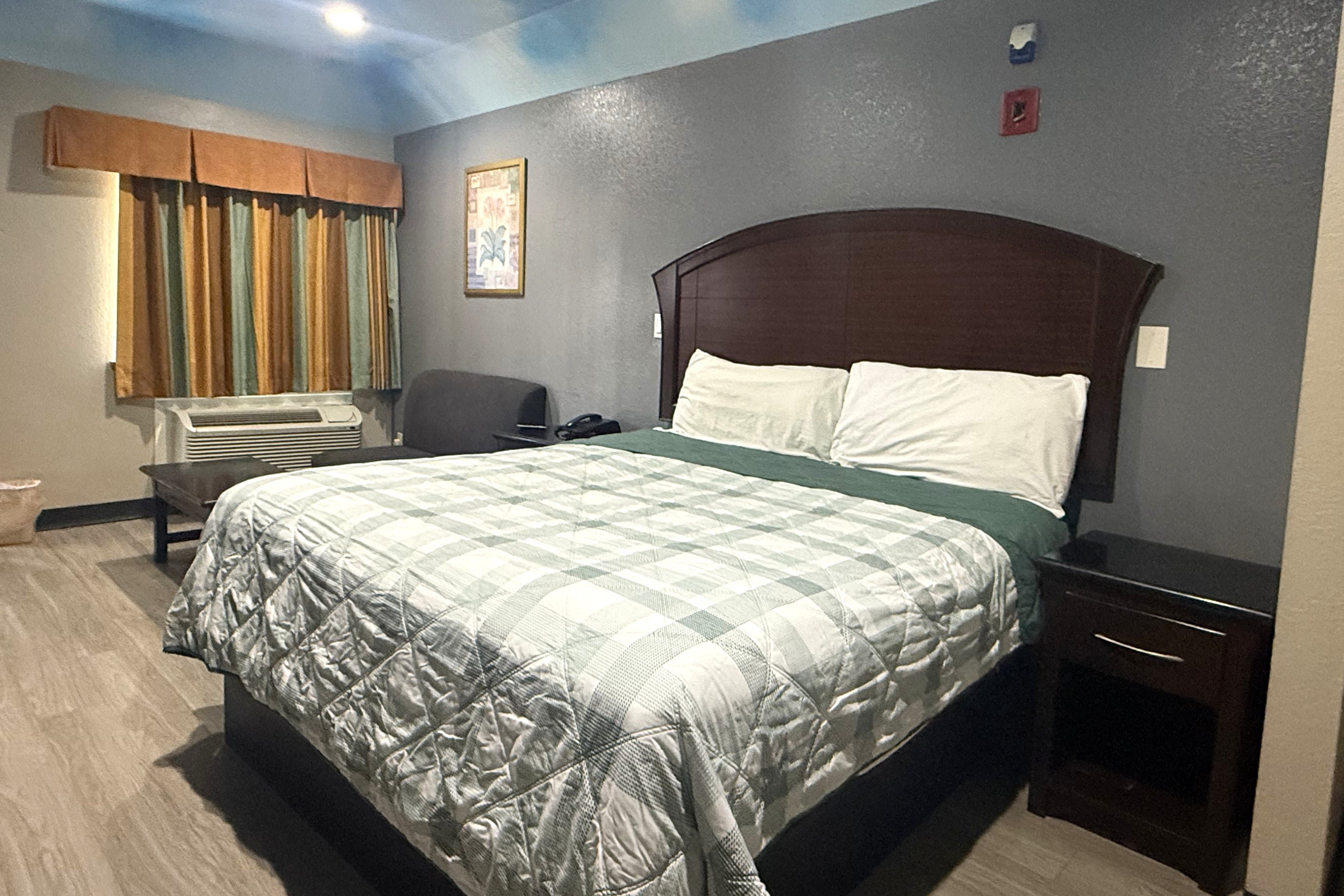 Hotel O Regency Suites Houston - IAH Beltway 8 20/37