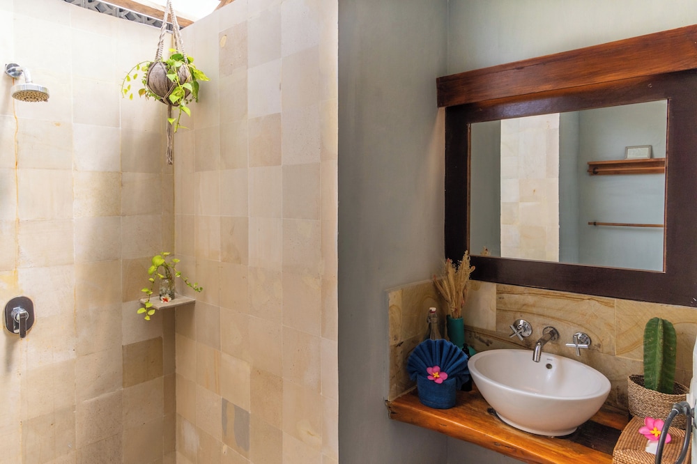 Bale Sampan Bungalows 63/64