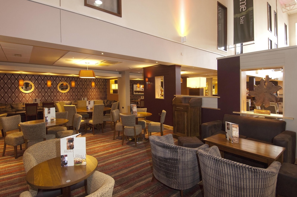 Premier Inn London Heathrow Airport T2 And T3 Bath Road 31/58