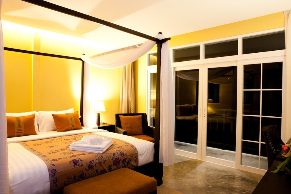 Baan Phuanda Phuket 24/79
