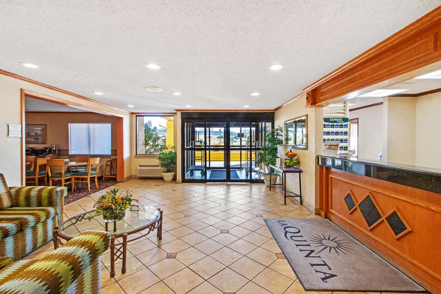 La Quinta Inn & Suites by Wyndham Albuquerque Journal Ctr NW 6/49