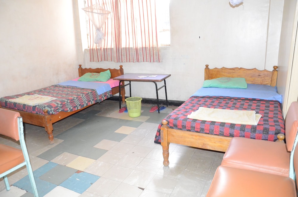 Nairobi Kitale Hotel 13/22
