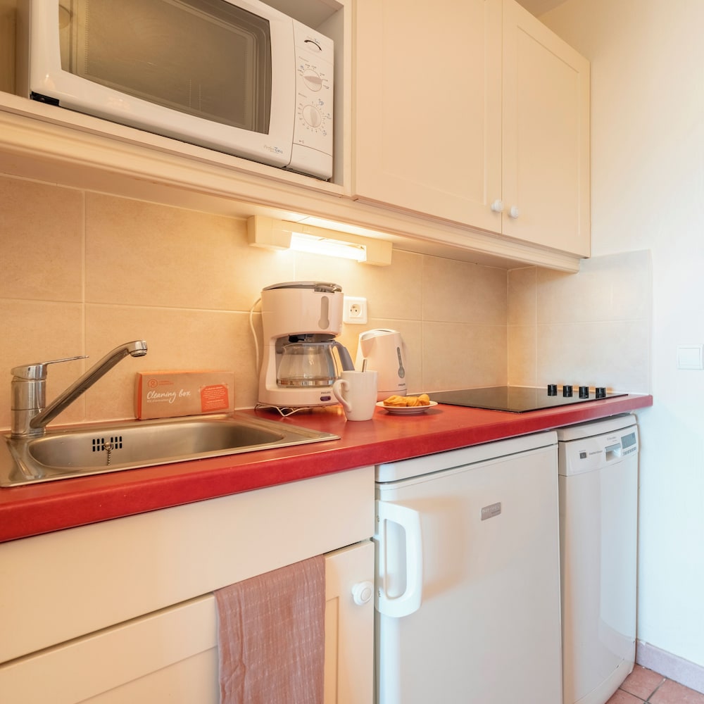 1 Bedroom, Apartment, Twin Beds, Sofa, Balcony or Terrace، PIERRE AND VACANCES VILLAGE CLUB PONT ROYAL EN PROVENCE 3/13