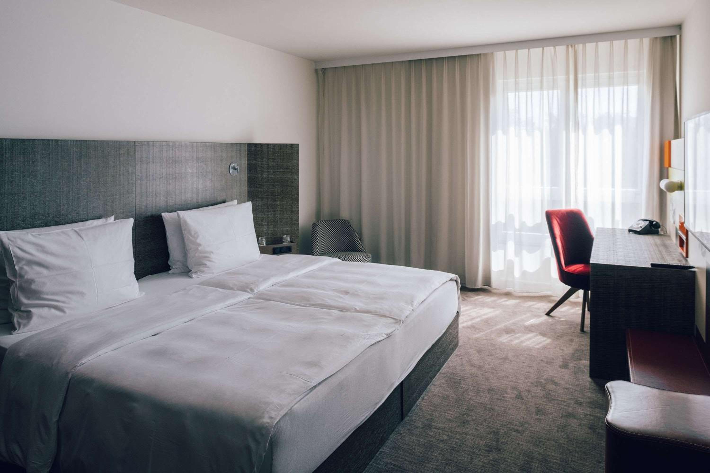 Penta, Standard, King Bed