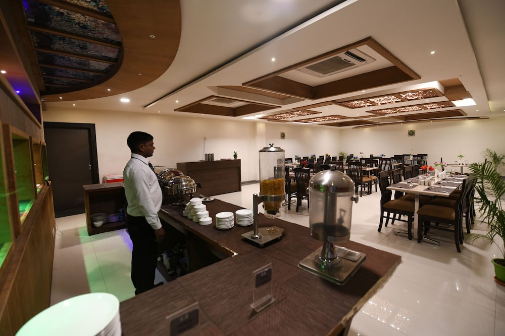 Hotel Jataka Inn 28/38