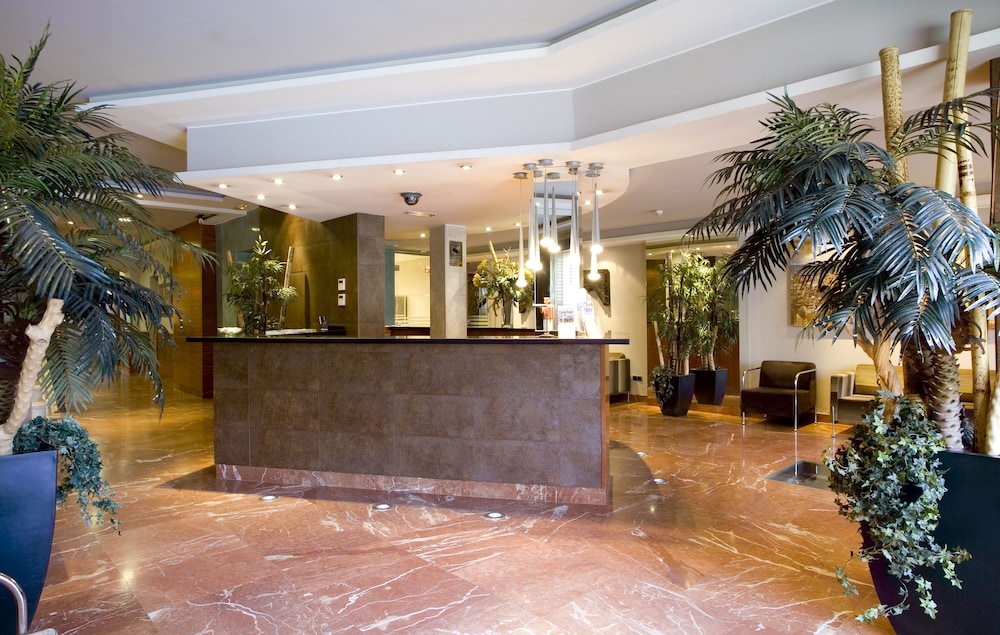 Oasis Hotel 12/69