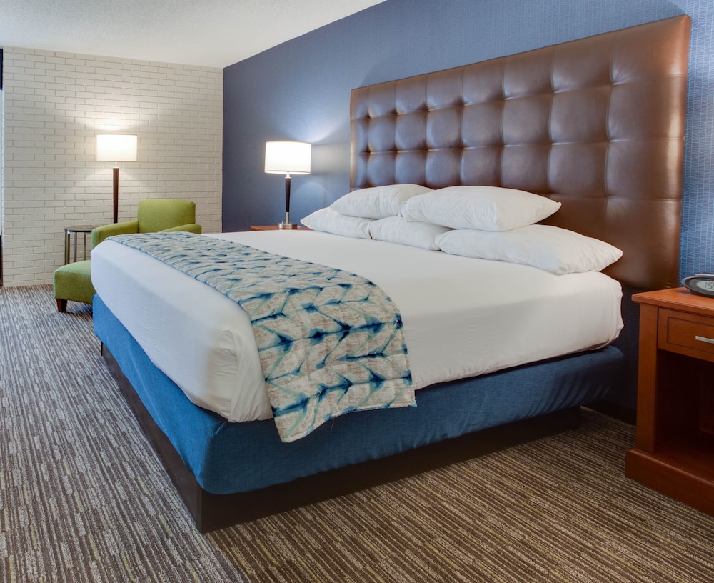 Drury Inn and Suites Nashville Airport 7/45