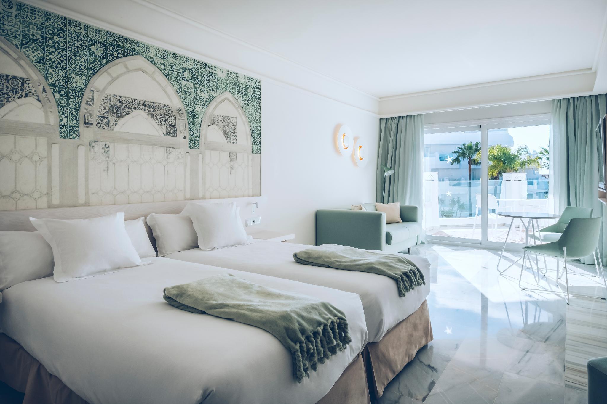 Room, Twin Beds, Lateral Side Sea View