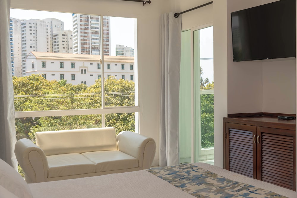 Coral Reef Hotel 45/58
