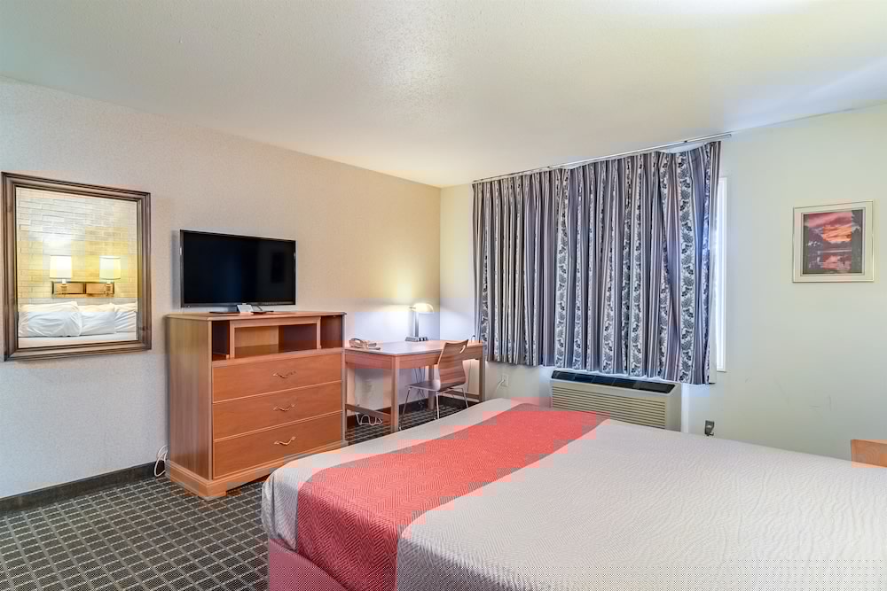 Motel6 Grand Rapids, MI - Northeast 24/49
