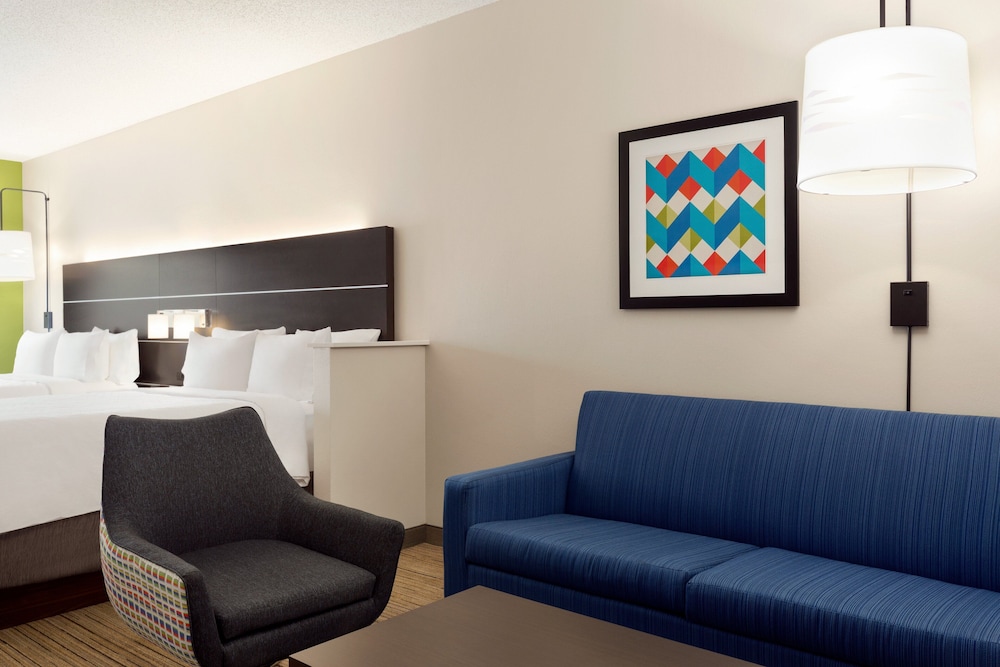 Holiday Inn Express Hotel & Suites Shawnee I-40 33/59