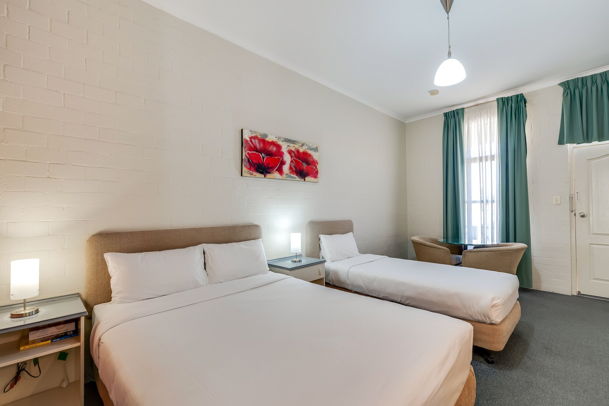 Economy, 1 Queen and 1 Single Bed, Pet Friendly