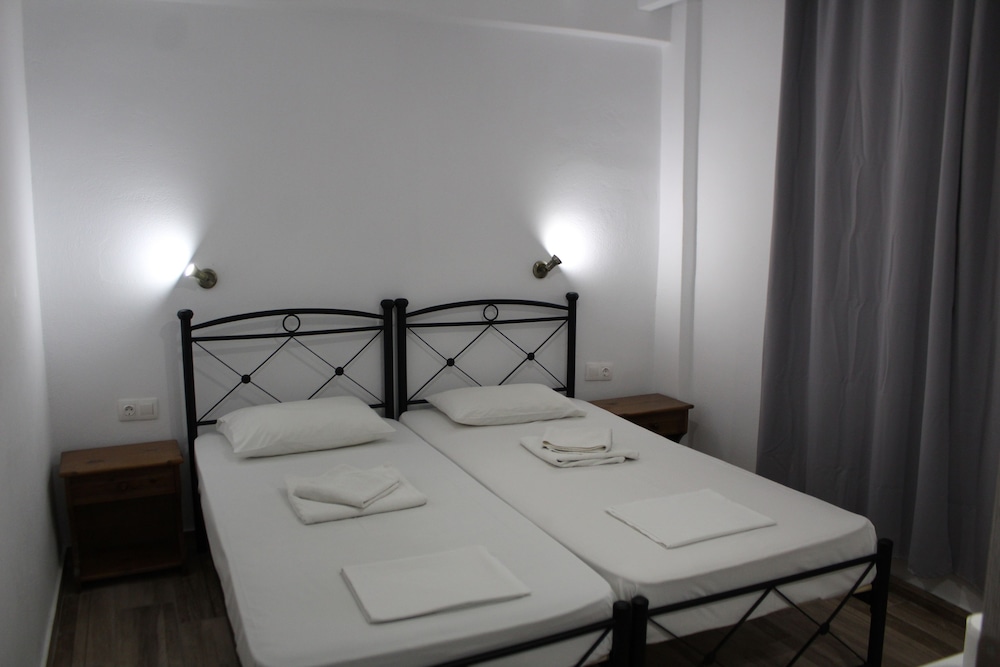 Zeus Hotel Ireon 10/42