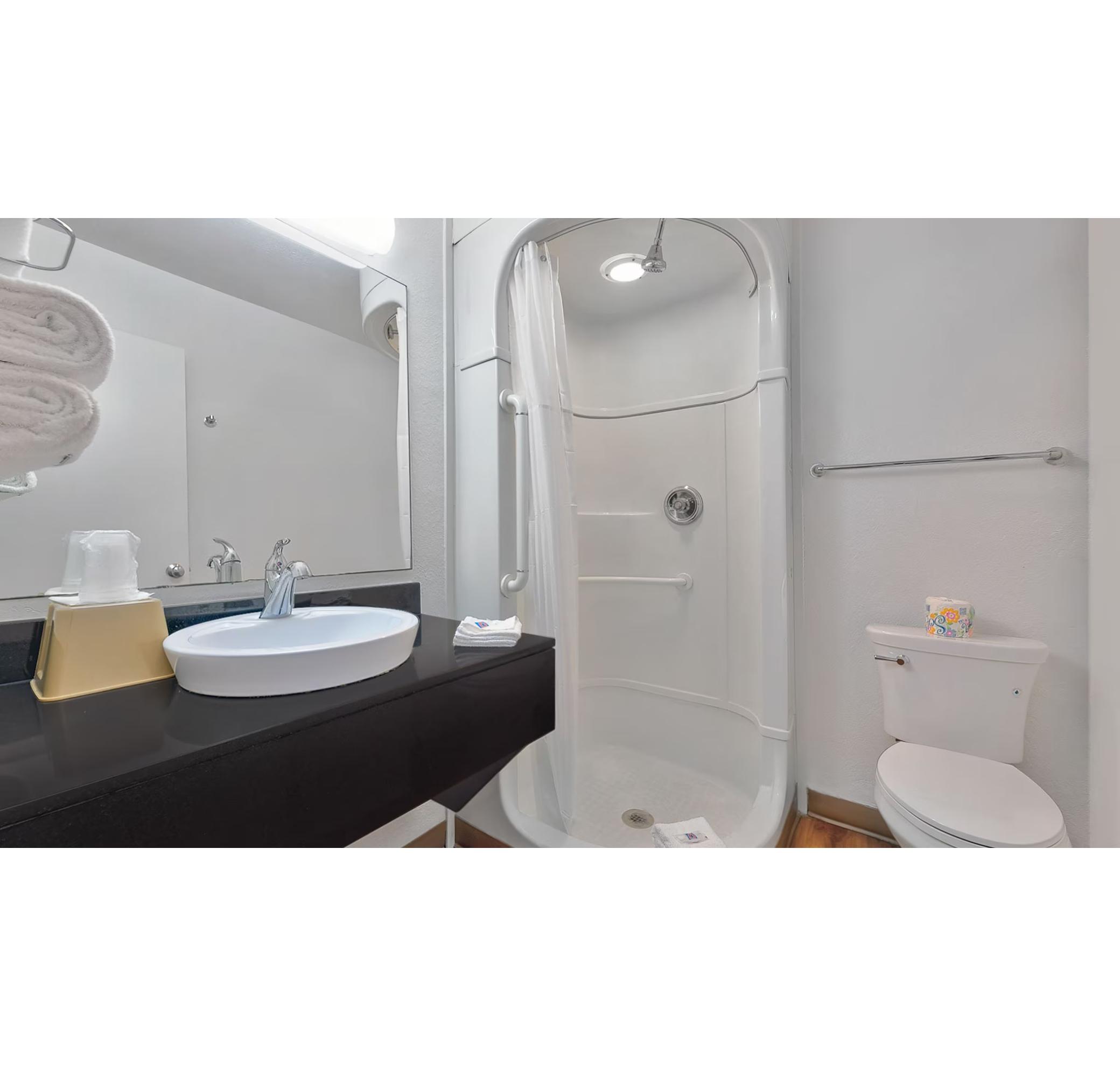 1 Queen Bed - Micfridge، Motel6 Columbus, GA 3/4
