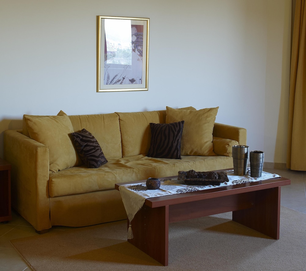 Parnis Palace Hotel Suites 17/25
