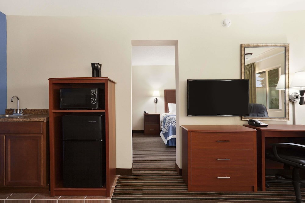 Days Inn by Wyndham Champaign Urbana 13/16