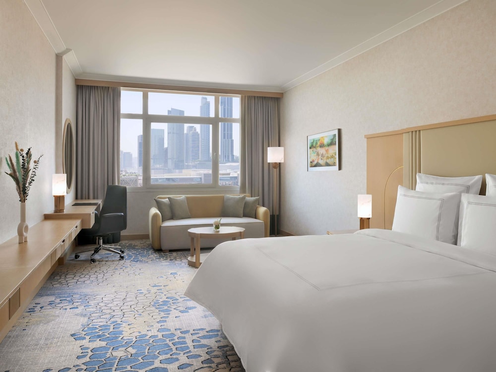 غرفة ديلوكس بسرير كينج، Swissotel Al Murooj Dubai 3/9