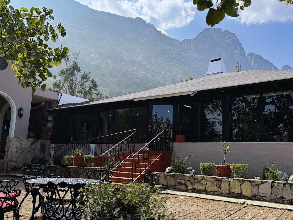 Hotel Chipinque 7/61
