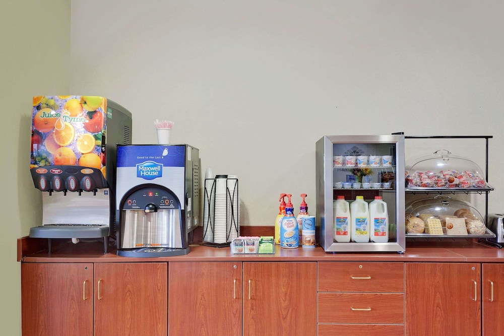 Microtel Inn & Suites by Wyndham Wellsville 25/34