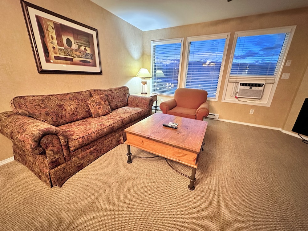 Mountain View Suites at Fairmont Hot Springs 41/63