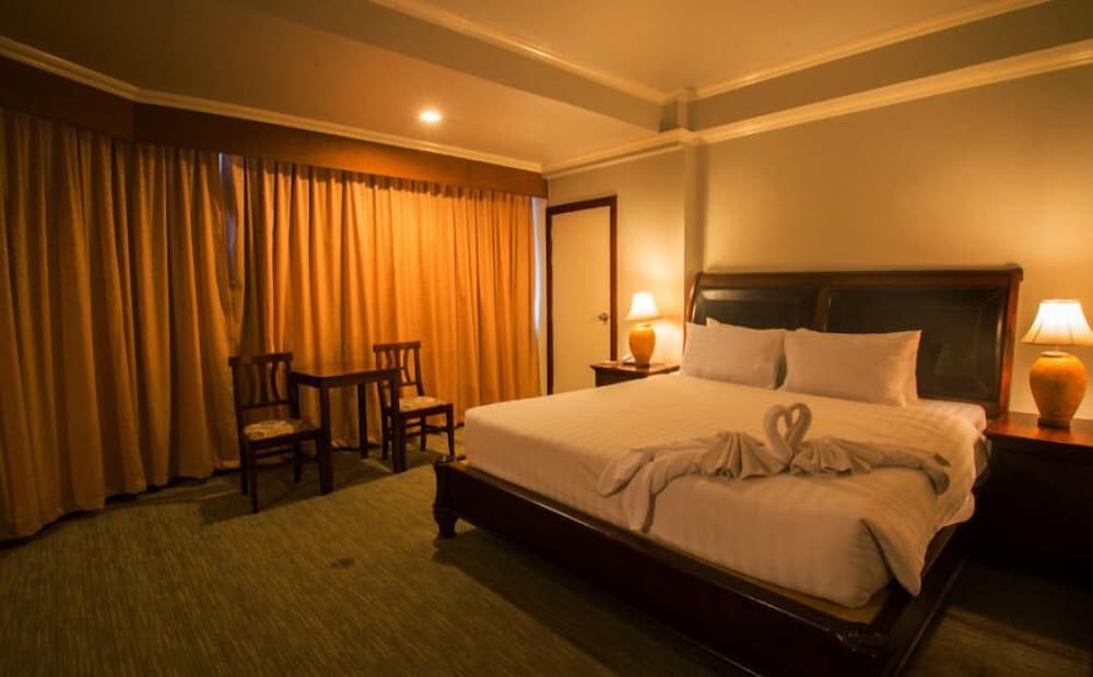 Thepnakorn Hotel 20/48