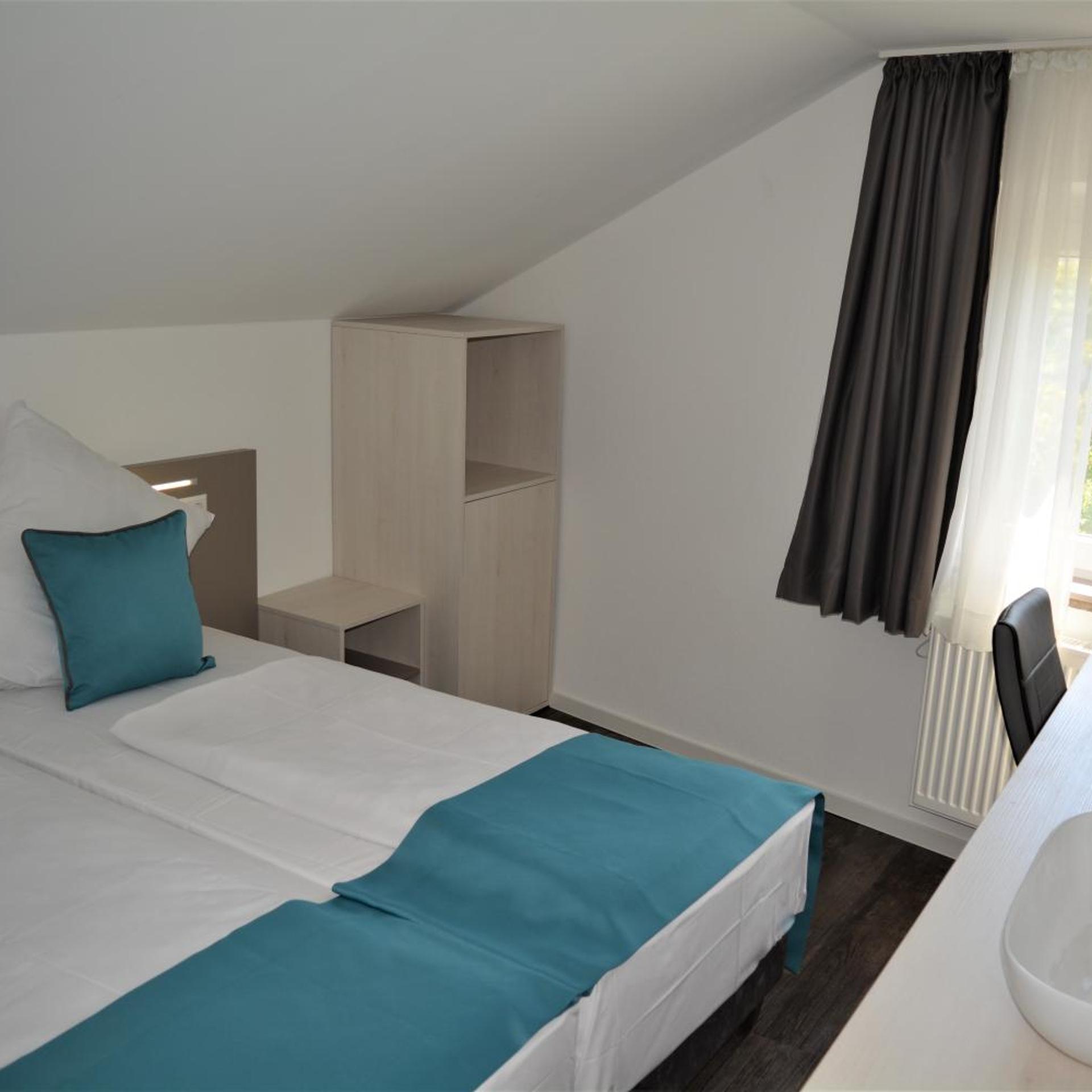 غرفة بسرير مزدوج أو سريرين منفصلين بحمام مشترك، Hotel BaWu 3/8