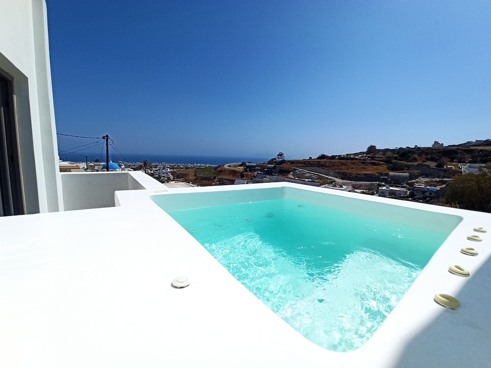 Amphitrite Suites Santorini 48/68