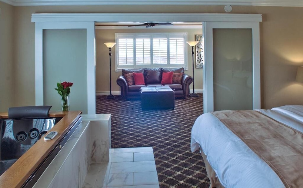 Lovers Point Inn 12/21