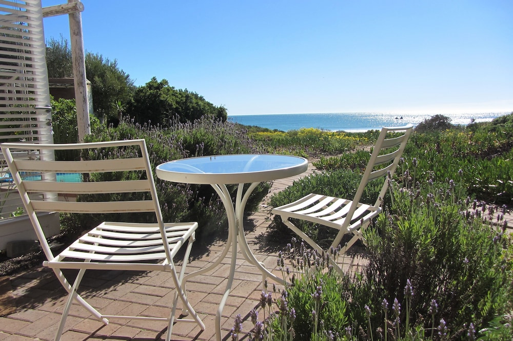 Absolute Beach، Vredenburg 31/40