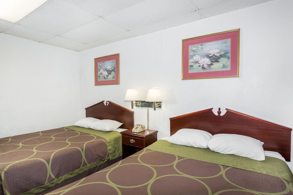 Super 8 by Wyndham Pompano Beach 7/21