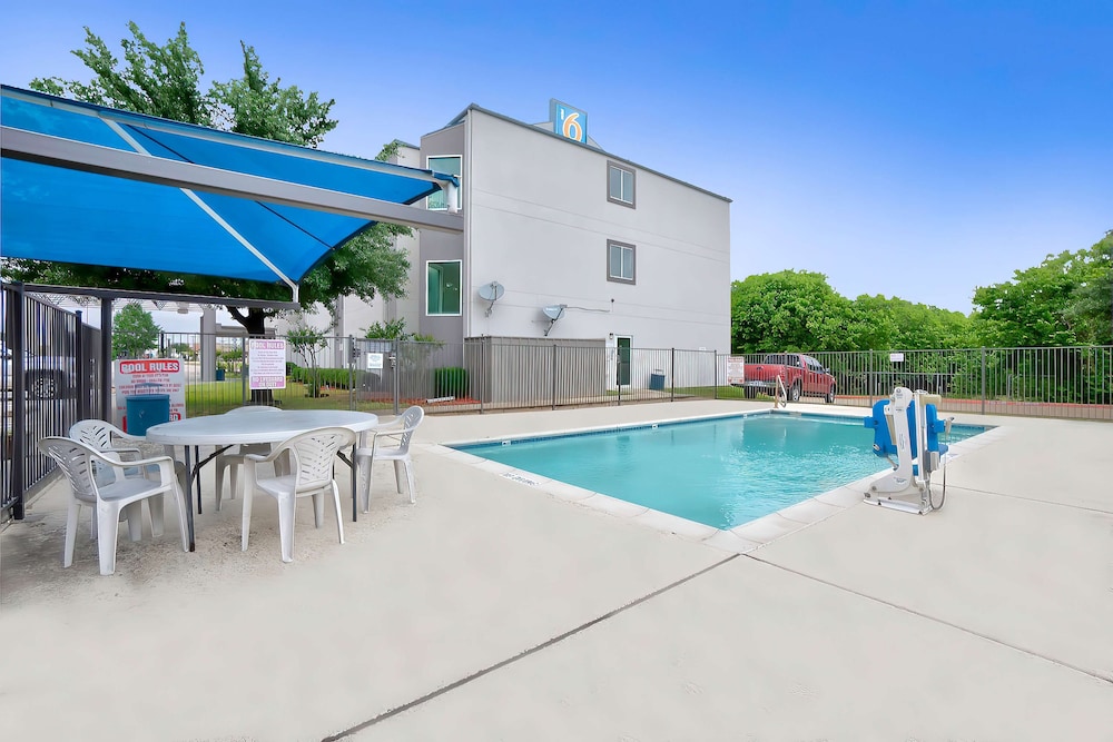 Motel6 Benbrook, TX - Fort Worth 35/38