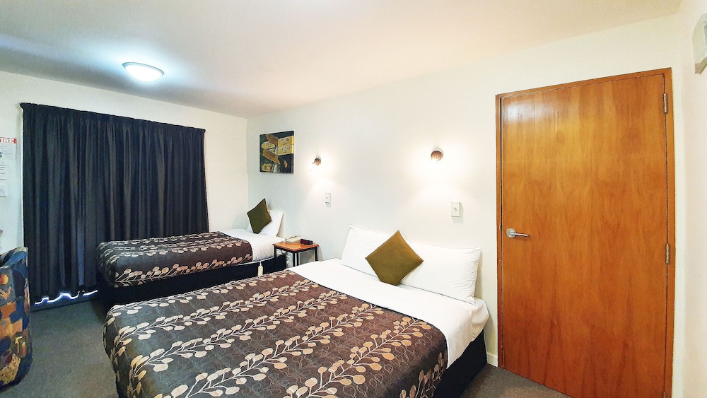 Airways Motel 6/31