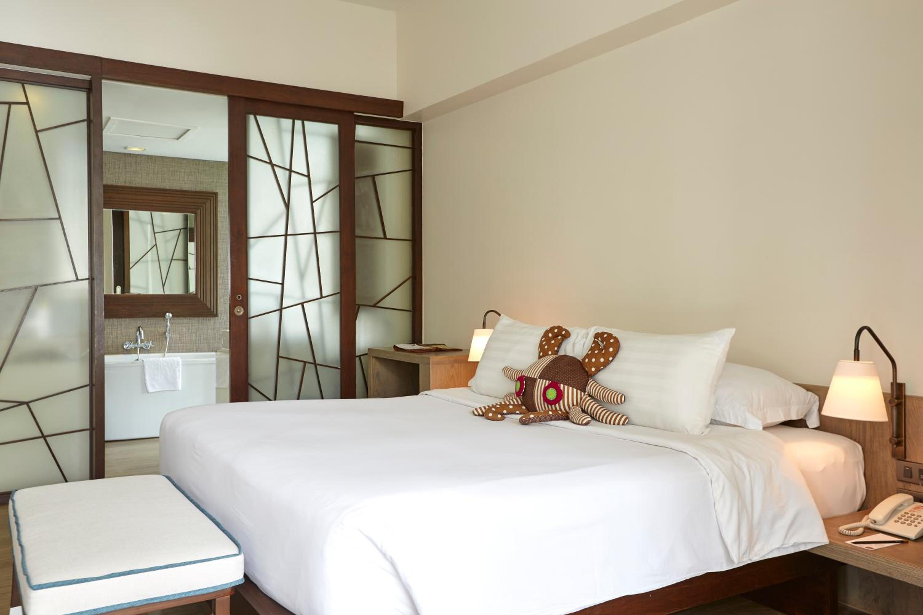 Executive, Suite