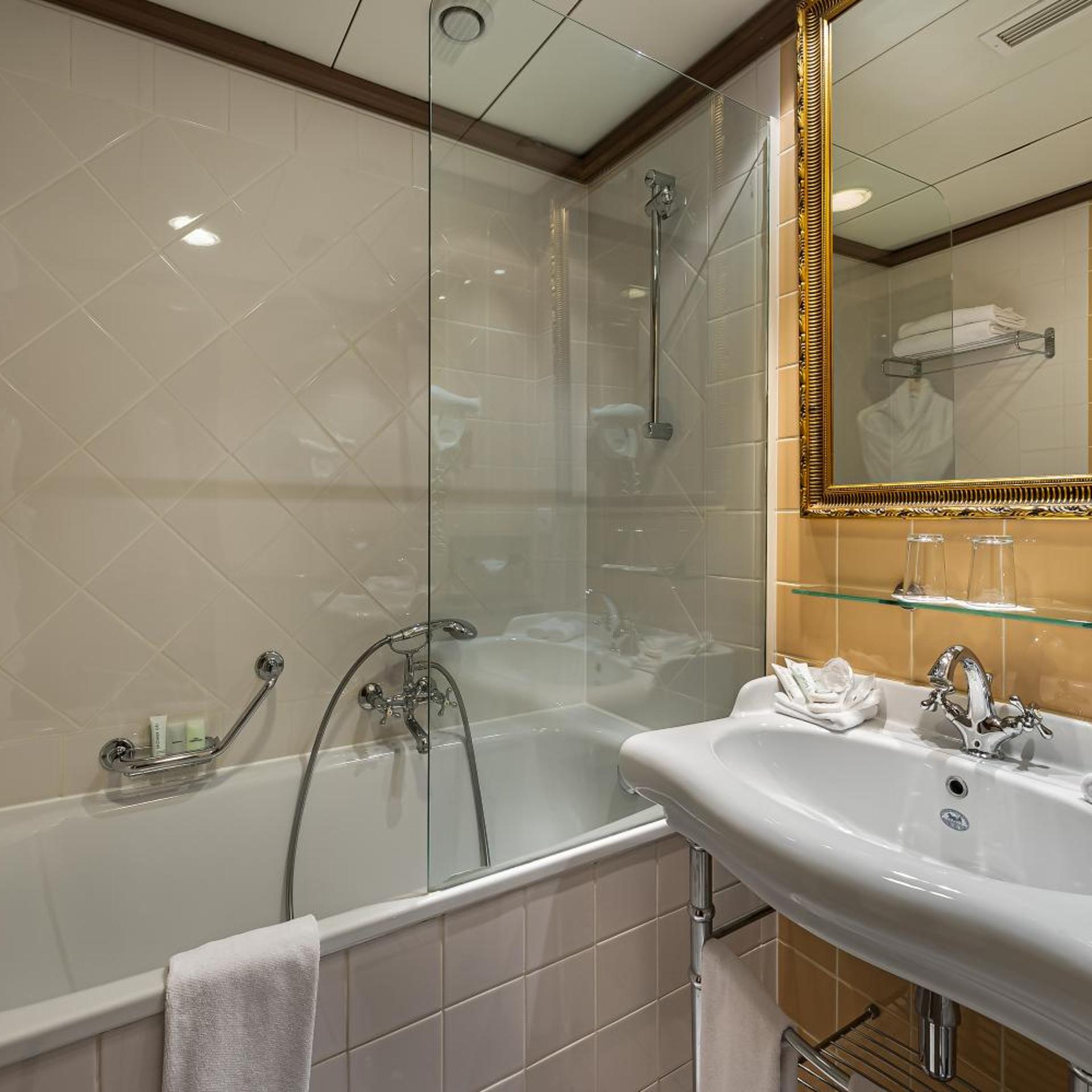 Deluxe, Studio, Sofa, Royal Manotel 6/8