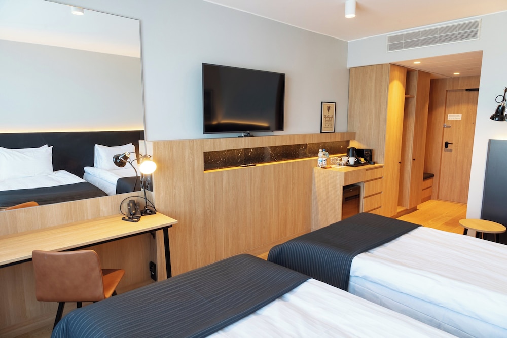 Holiday Inn Helsinki Expo Ex Holiday Inn Helsinki Exhibition Convention Centre 62/72