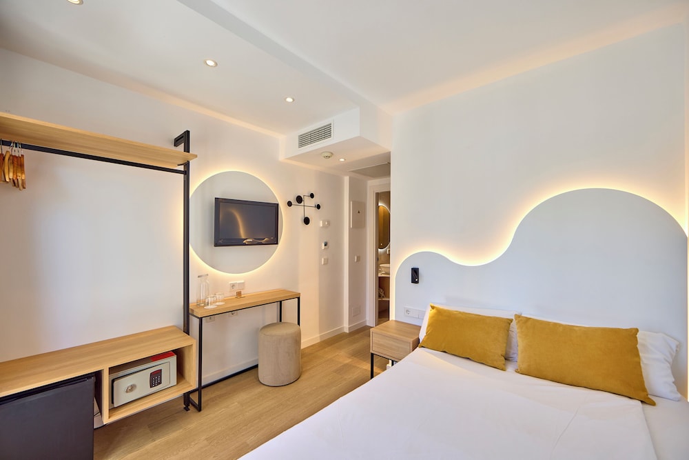 Universal Hotel Bikini 24/66