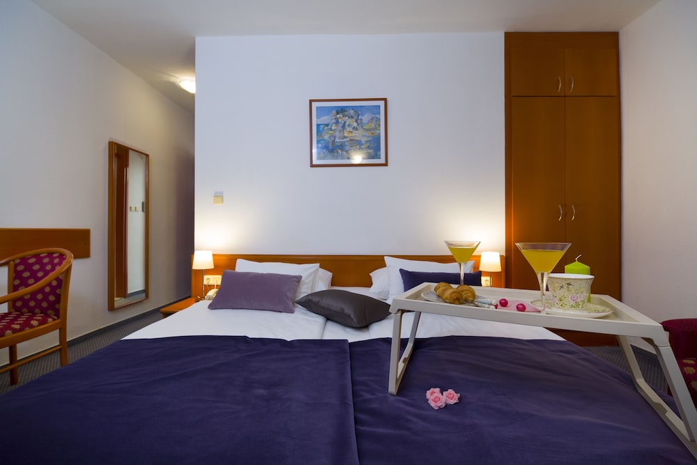 ADRIATIQ HOTEL FARAON 6/50