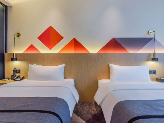 Smart, Twin Beds