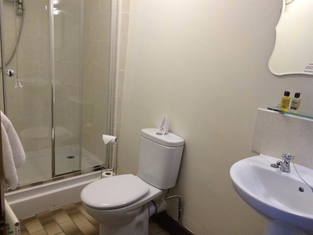 The Fox & Hounds Inn 34/35