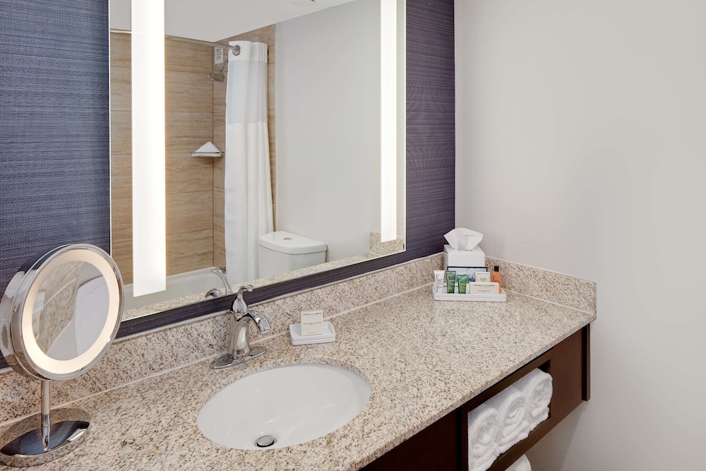 Nashville Airport Marriott 18/72