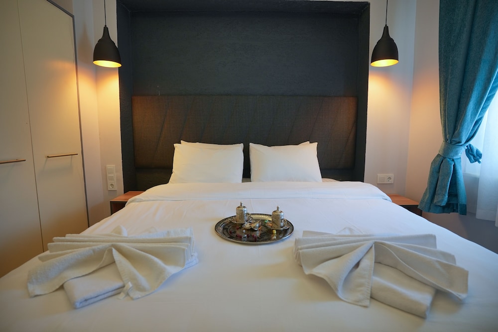 Cekmen Hotel 11/80