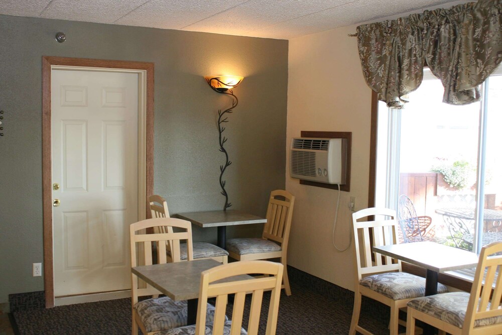 Super 8 by Wyndham Rapid City 36/42