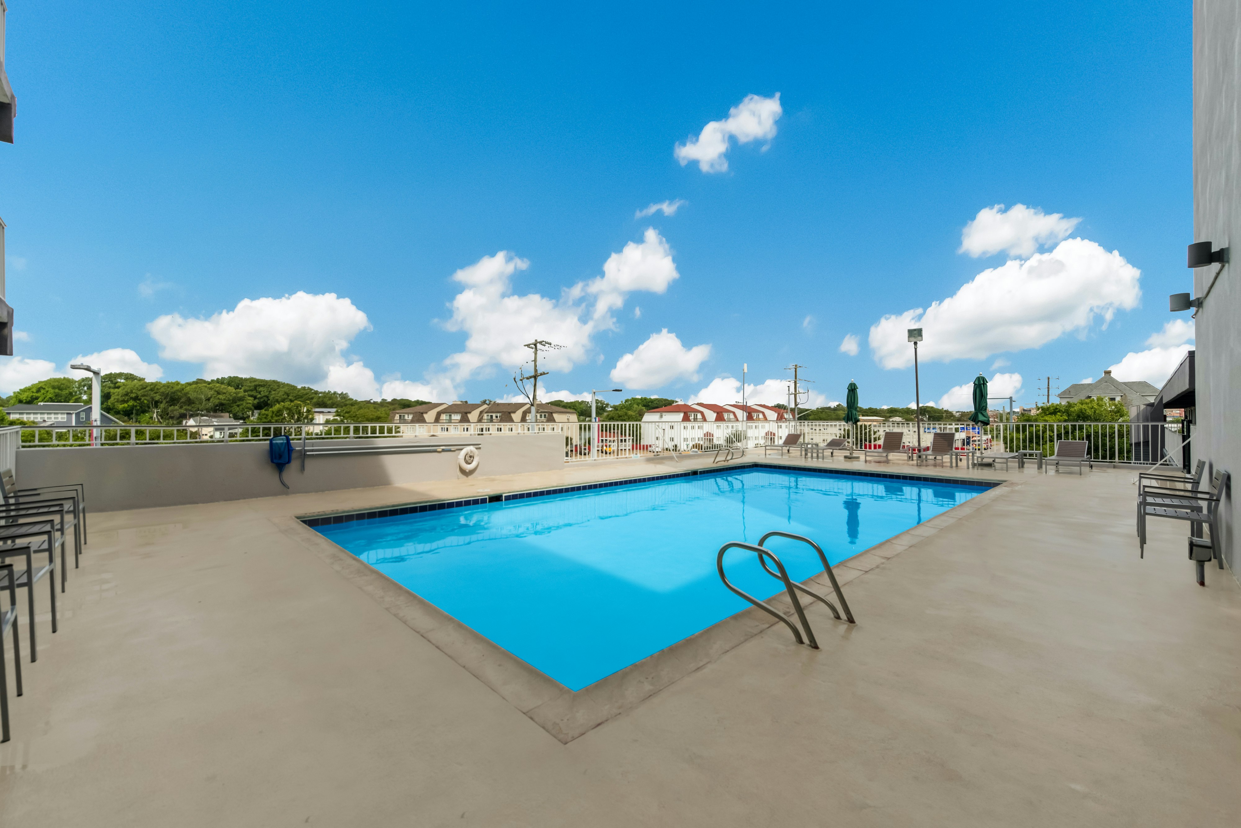 Red Roof PLUS+ & Suites Virginia Beach - Seaside 43/45