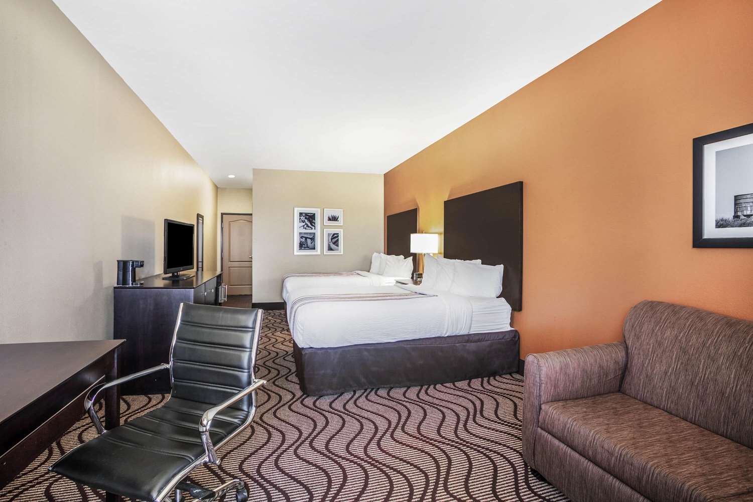 La Quinta Inn Suites Beeville 13/40