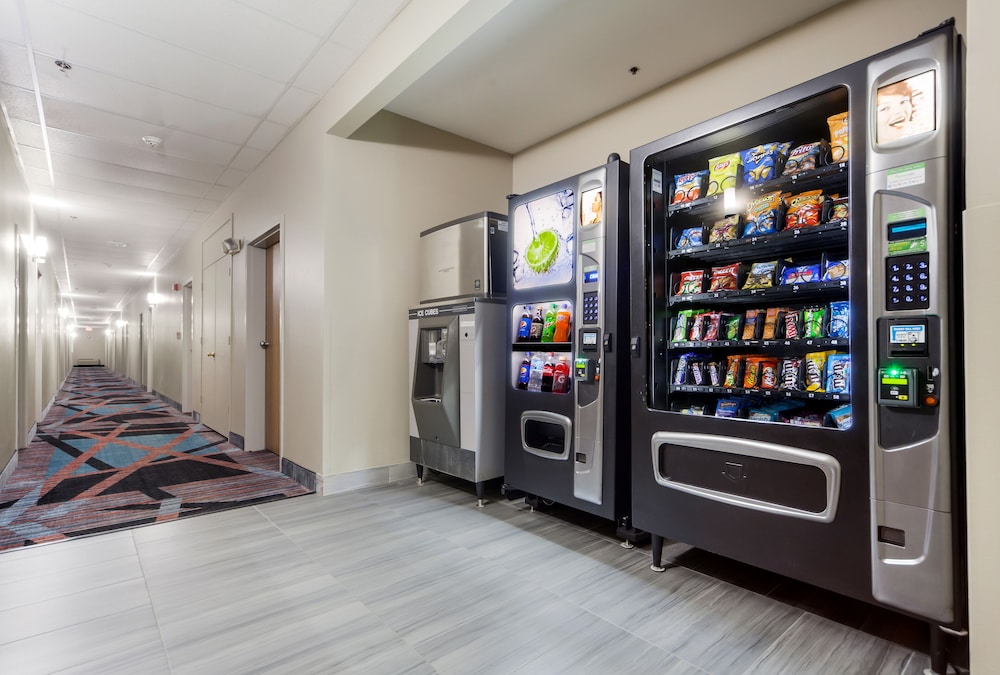 Quality Inn and Suites Omaha NE 22/34